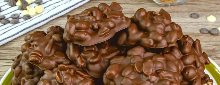 CHOCOLATE-PECAN-TURTLE-CLUSTER