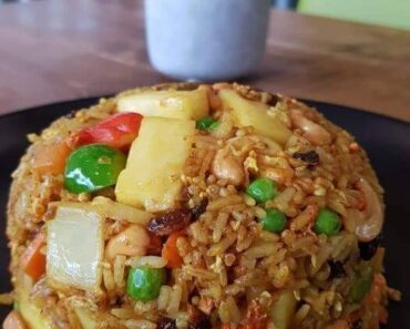 Delicious Homemade Pineapple Fried Rice